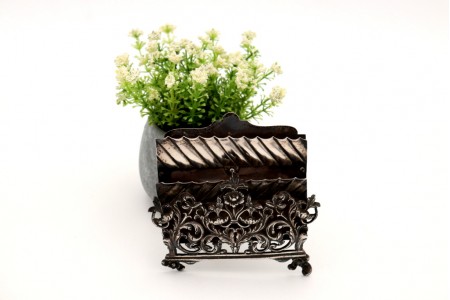 Porta cartas em prata com relevos, aplicações e recortes